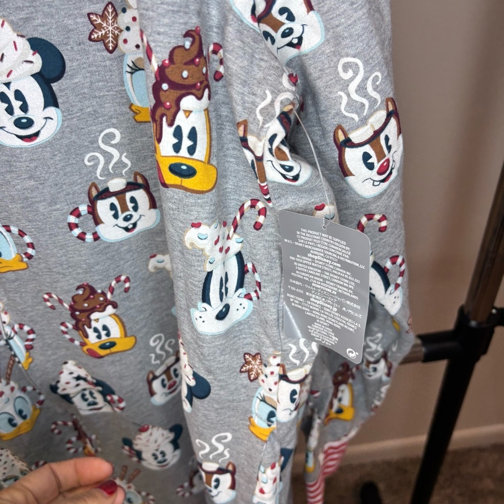 Disney Parks Mickey and Friends Holiday Adult XL One Piece Pajamas NWT - Picture 4 of 6